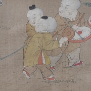 Pintura china “Niños jugando”, con firma Gu Jianlong