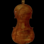 Violín etiquetado en su interior como