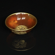 Cuenco de ágata con aplicaciones de metal dorado, dinastía Liao