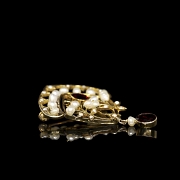 Broche de oro amarillo con granate y perlas, estilo Victoriano