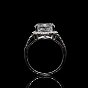 Anillo en oro blanco de 18 kt con aguamarina y diamantes