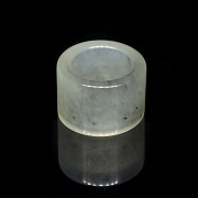 Anillo de arquero de jade blanco tallado, s.XX
