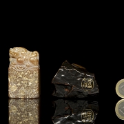 Dos figuras de piedra tallada, s.XX