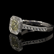 Sortija de oro blanco con diamante Fancy Yellow, 1.53 ct, certificado HRD - 2
