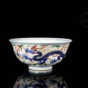 Cuenco de porcelana con esmalte wucai 