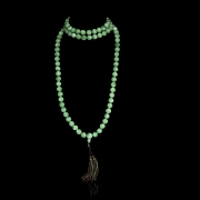 Collar de ciento ocho cuentas de jadeíta, dinastía Qing