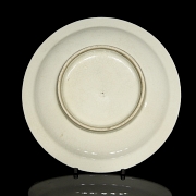 Plato de cerámica con vidriado blanco, dinastía Qing