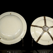 Two Manises ceramic plates, 20th century - 6