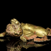 Escultura de cobre dorado policromado 