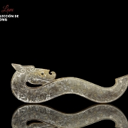 Ornamento de jade con plata y oro 