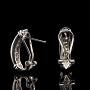 Pendientes de medio aro en oro blanco de 18K y diamantes