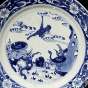 Pareja de platos de porcelana 
