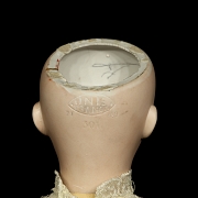 Muñeca de porcelana de SFBJ , París, c. 1920-1925