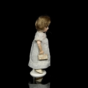 Muñeca de porcelana de formato de gabinete, Francia, c. 1910-1920
