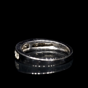 Media alianza en oro blanco de 18 kt con diamantes