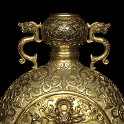 Jarrón de bronce dorado