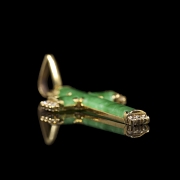 Colgante de oro amarillo de 18 kt con jade