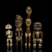 Conjunto de cuatro figuras rituales, Congo y África Central, s.XX