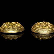 Pareja de botones de metal dorado, dinastía Liao