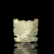 Colgante tallado en jade 