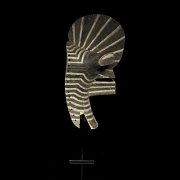 Máscara ceremonial Kifwebe, cultura Songye, R.D. del Congo, s.XX