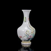 Fencai glazed porcelain vase ‘Orchids’, Republic of China - 1