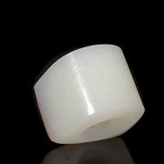 Anillo de jade tallado 