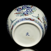 Small polychrome porcelain jar ‘Phoenix’, marked Tianqi