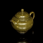 Tetera de cerámica con esmalte de té, con sello Qianlong