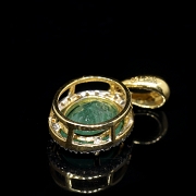 Colgante con esmeralda en oro amarillo de 18k y diamantes