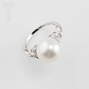 18K白金配白珍珠钻石戒指