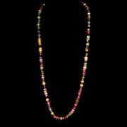 Collar con cuentas de gemas de colores