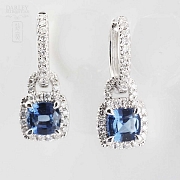 18K白金配蓝宝石镶钻石耳环