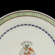 Pareja de platos de porcelana