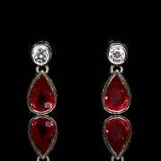 Conjunto de collar y pendientes en oro de 18k con rubíes y brillantes