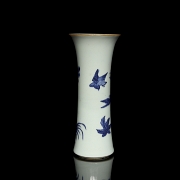 Blue and white porcelain vase ‘Landscape with birds’, Qing dynasty - 1