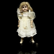 Muñeca rubia de porcelana, Europa, ca. 1885-1895