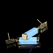 Pendientes con movimiento, en oro amarillo de 18 k y turquesa