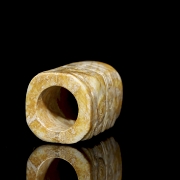 Cong de jade tallado