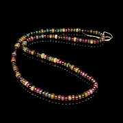 Collar con cuentas de gemas de colores