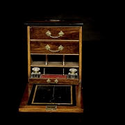 Escritorio de viaje de estilo victoriano