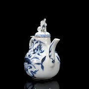 Jarra de vino de porcelana azul y blanca 