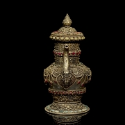 Tetera de bronce dorado y piedras