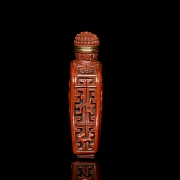 Botella de rapé tallada en madera lacada 