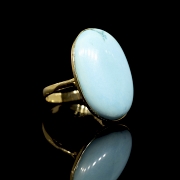 Anillo en oro amarillo de 18k con turquesa oval