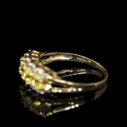 Anillo de oro amarillo de 9 kt con gemas amarillas y diamantes