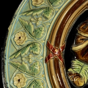 Large majolica portrait dish, 19th century - 3