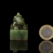 Sello doble de jade verde espinaca “Animal mítico”, dinastía Qing