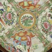 Cantonese porcelain dish with wooden frame, 20th century - 1