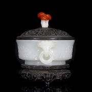 Incensario de jade blanco y sándalo, dinastía Qing